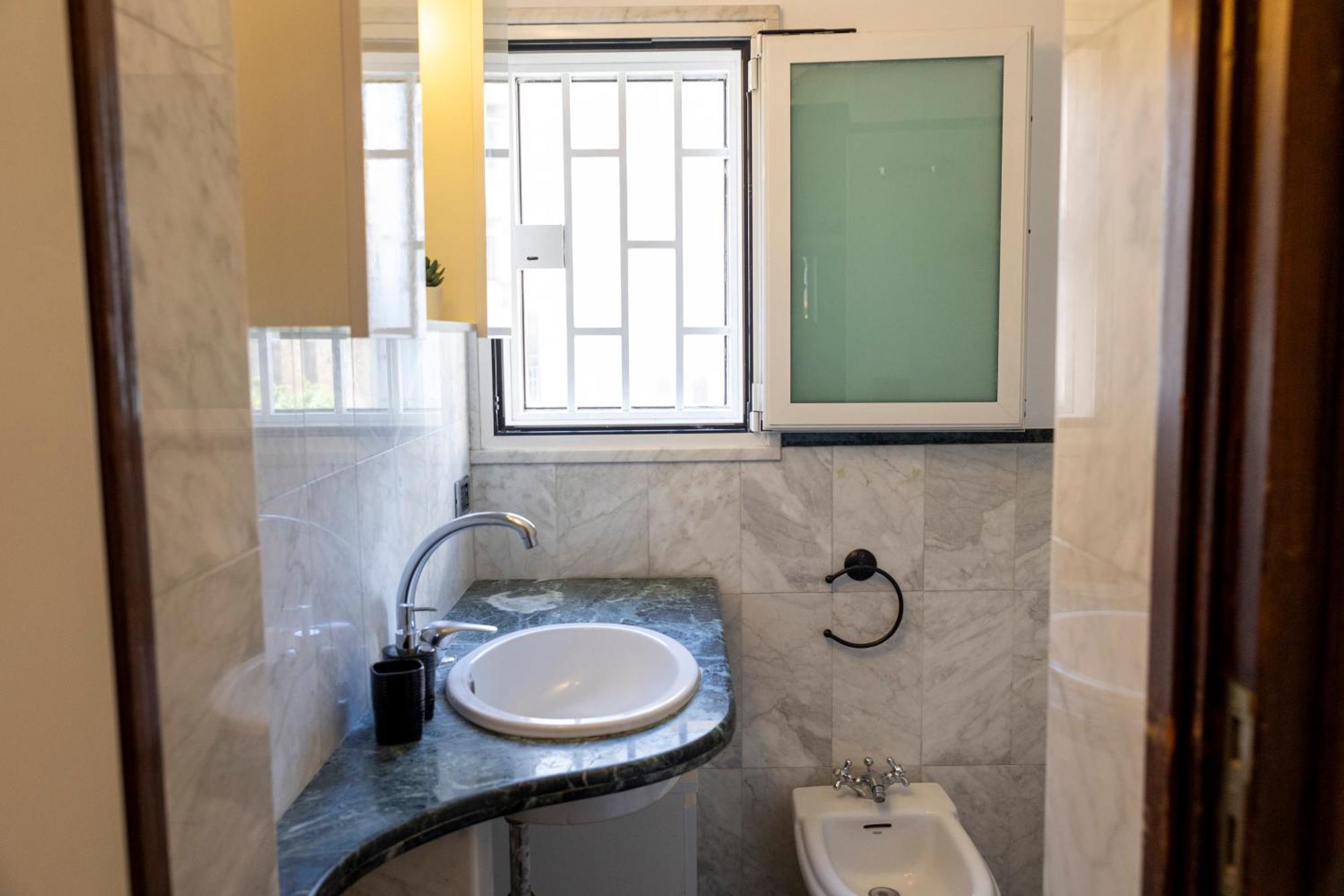 Apartamento Sulla Via Del Teatro Bari Exterior foto